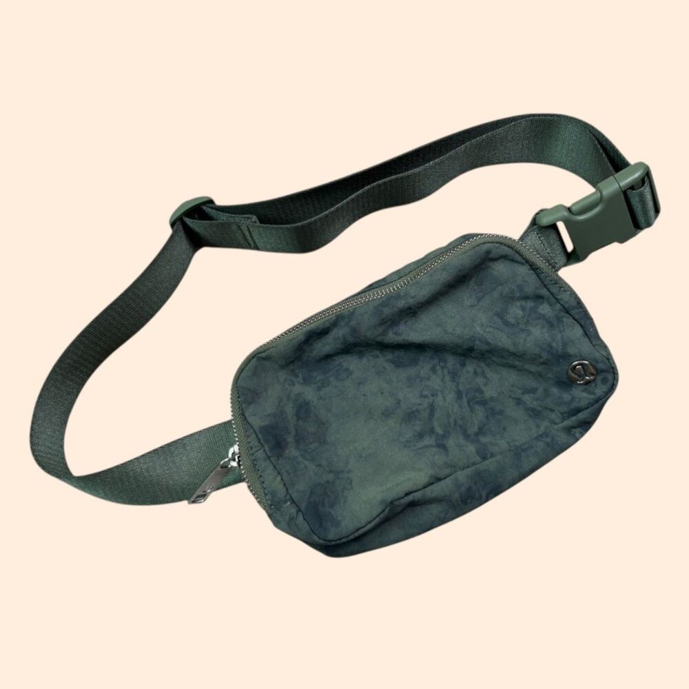 Lululemon Everywhere Belt Bag Green Twill